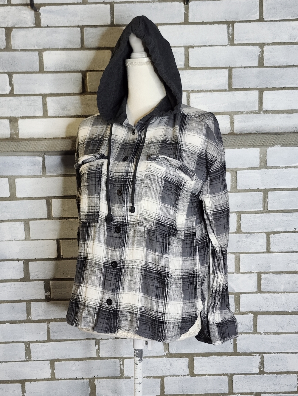 • Dash Women's Long Sleeve Hooded Button Up Plaid Flannel Small Gray & White